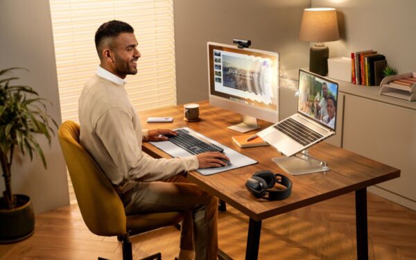 Iššūkis biuro kasdienybei: atsisveikinkite su diskomfortu prie darbo stalo