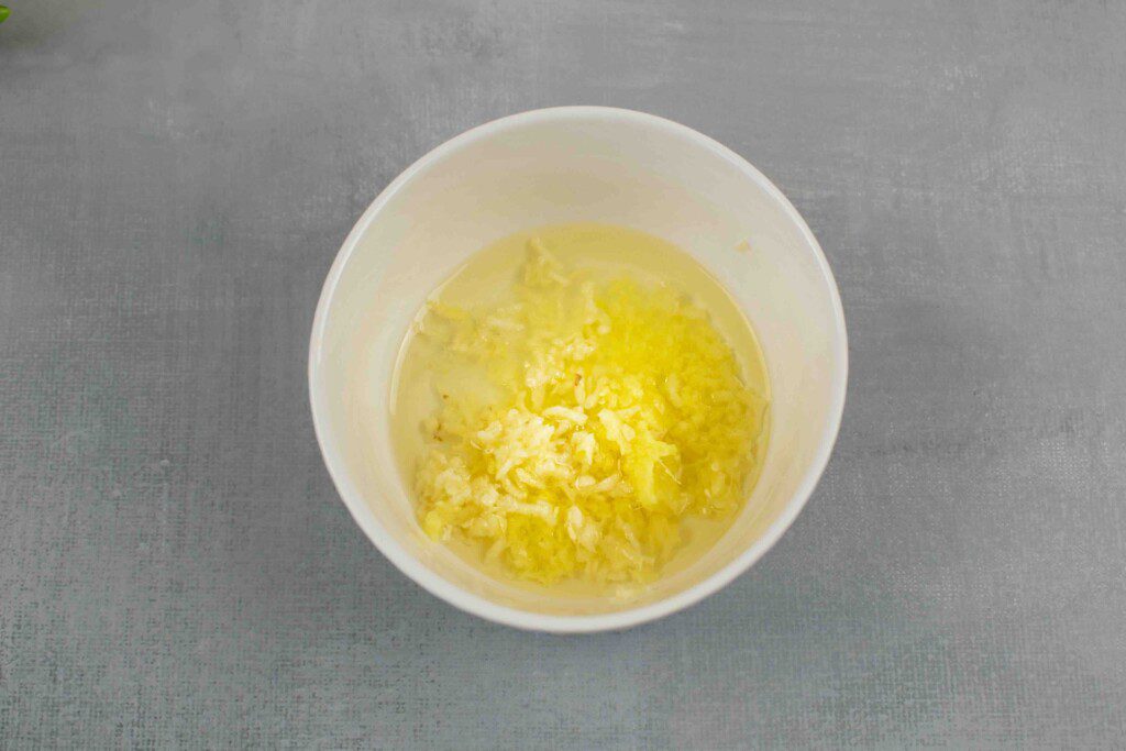 Orkaitėje kepta dorada su daržovių padažu. Marinatas