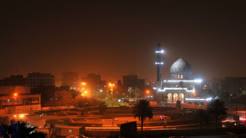 Chaosas Bagdade: protestuotojai bandė prasiveržti į JAV ambasadą