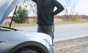 sugedęs automobilis