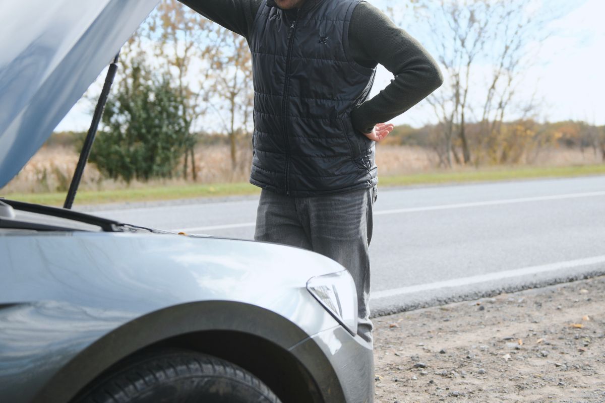 Norėjo padėti, bet neteko automobilio: plėšimas A1 kelyje