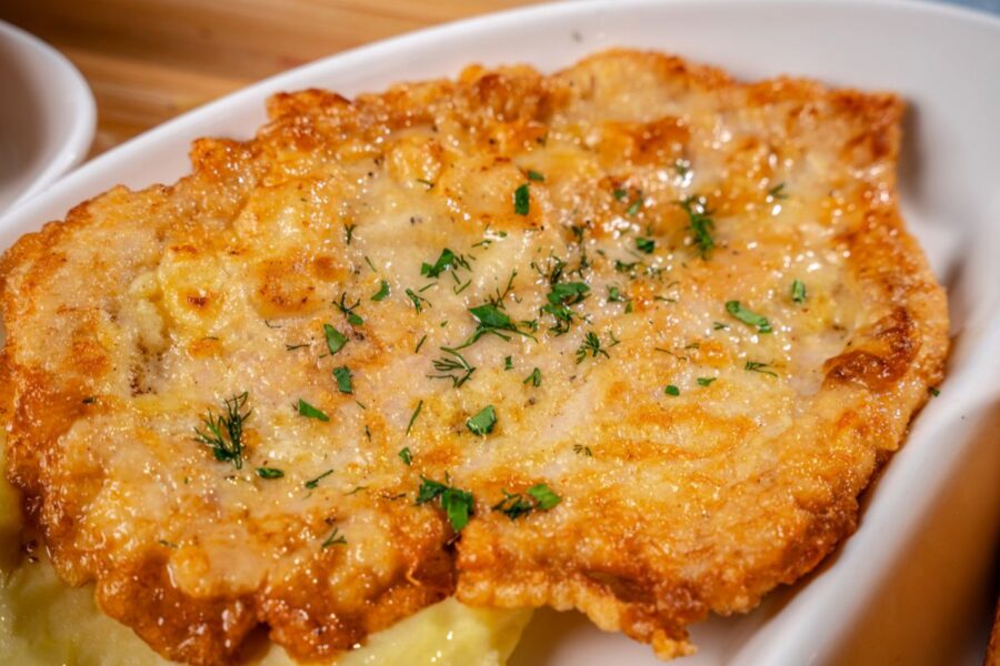 Virtuvės triukas, kurio nežino daugelis: taip iškepsite kotletus su idealiai traškia plutele