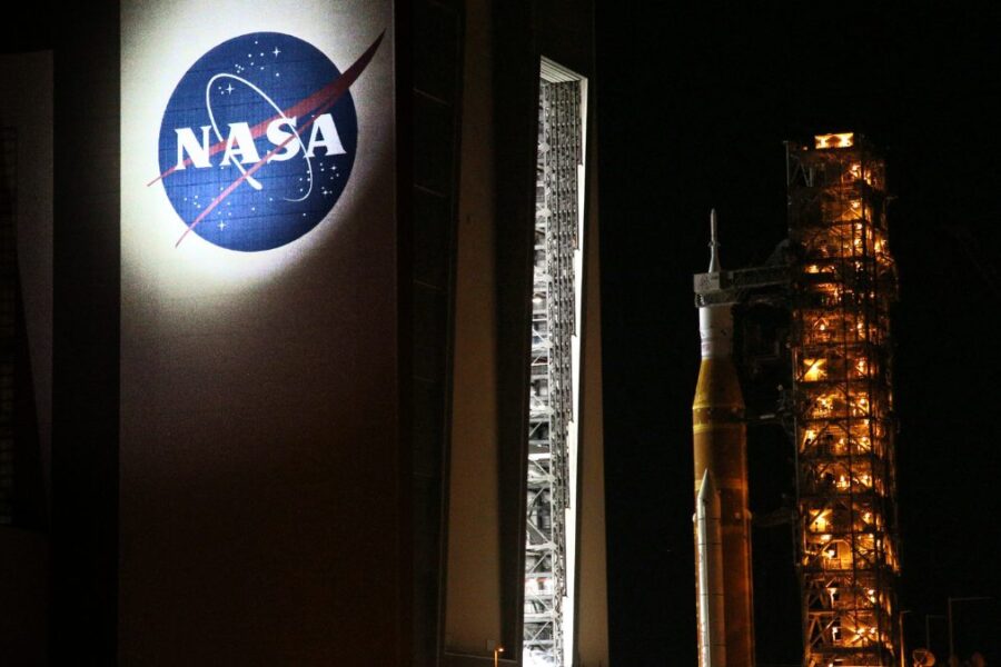 NASA atnaujina pasiruošimą: Mėnulio raketa vėl aikštelėje, o startas gali įvykti artimiausiu metu