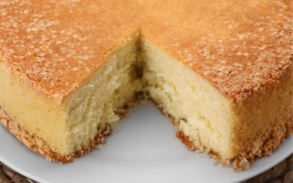 Paprastas triukas biskvitui: įdėkite šį vieną ingredientą ir jis liks purus net kelias dienas