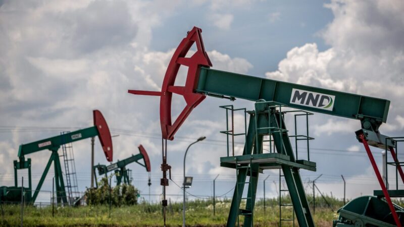 Naftos rinkos ant ribos: OPEC+ sprendimas gali neišgelbėti nuo šoko