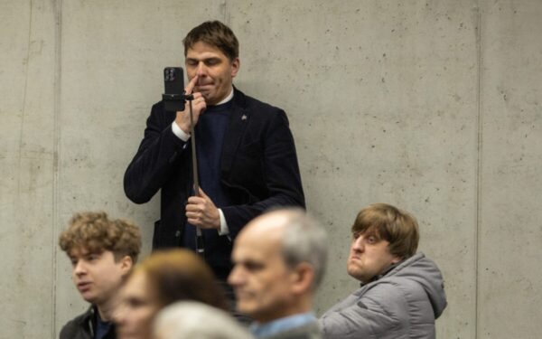 Skandalas kartojasi: Adomavičius vėl įkliuvo, tačiau pokalbis su paslaptingu „pareigūnu“ kelia dar daugiau nerimą keliančių klausimų
