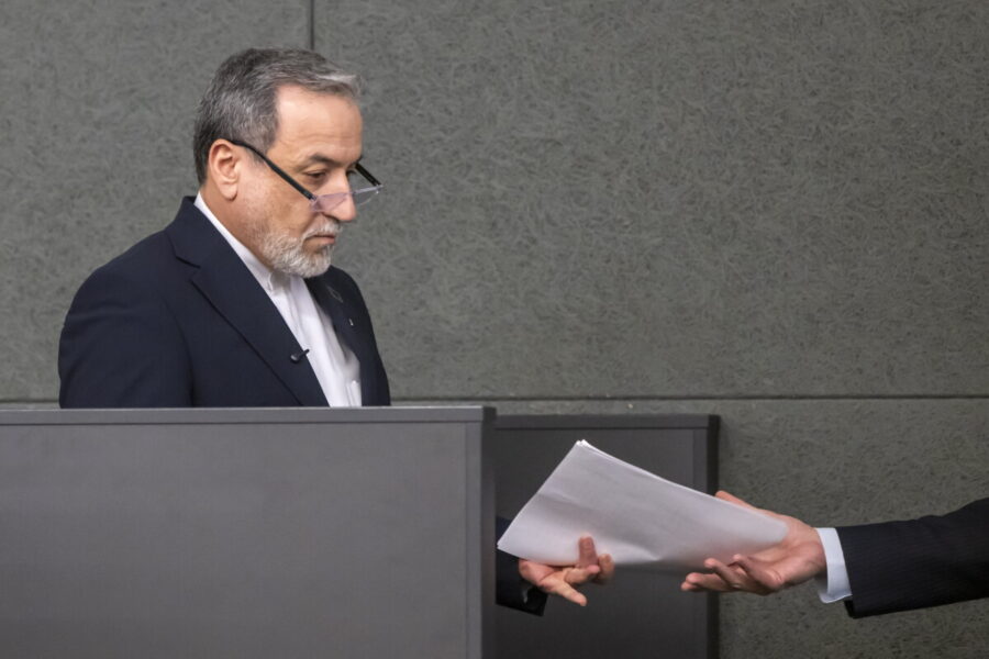 Irano užsienio reikalų ministras Abbasas Araghchi. EPA/MARTIAL TREZZINI