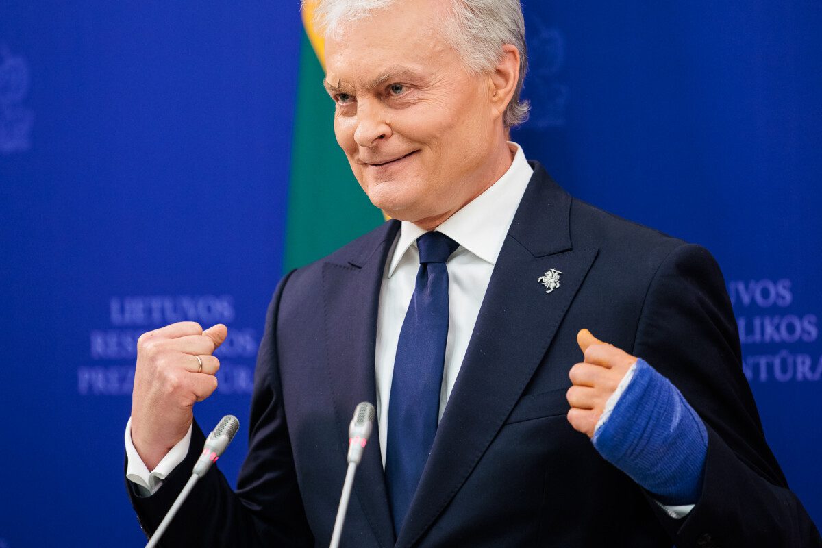 Prezidetūra – ne parašų mašina: Nausėda akcentuoja KT išaiškinimą, tačiau ar tai pakeis politinę praktiką?