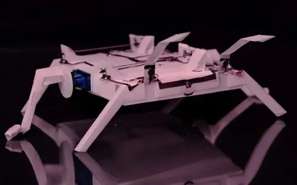 Dydis kaip vabalo, bet stebina visus: šis robotas pakelia net 1700 kartų sunkesnį svorį
