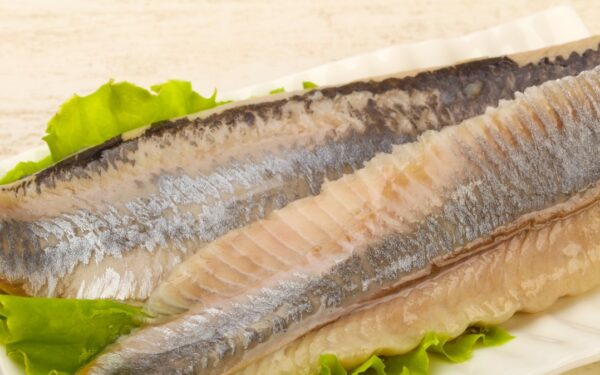 Gydytojai įspėja, silkė saugi ne visiems: štai kam ji gali pakenkti labiausiai