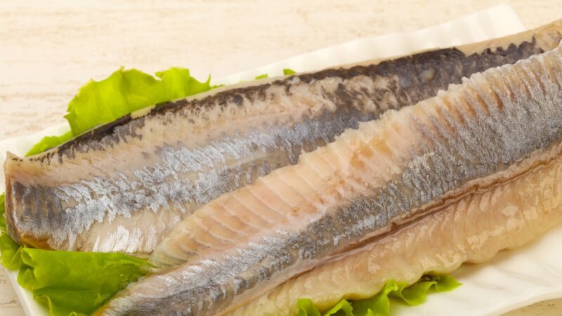 Gydytojai įspėja, silkė saugi ne visiems: štai kam ji gali pakenkti labiausiai