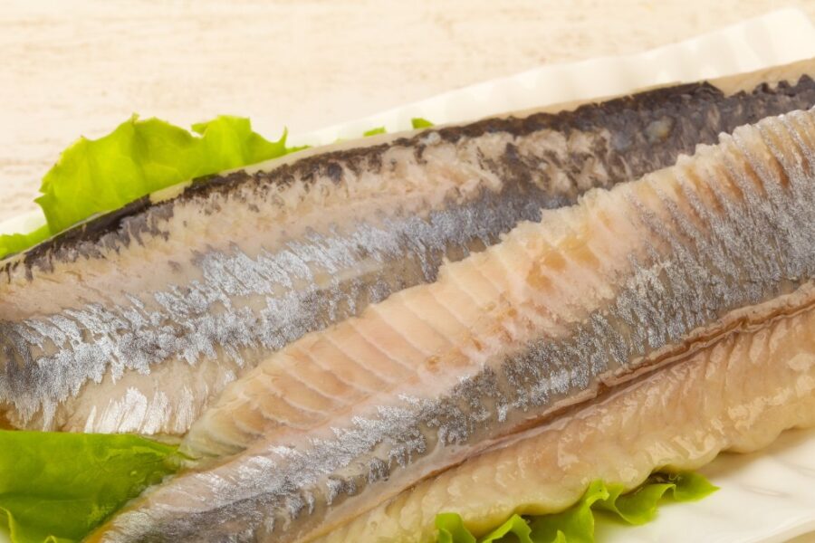 Gydytojai įspėja, silkė saugi ne visiems: štai kam ji gali pakenkti labiausiai