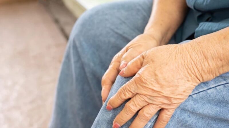 Šie gėrimai gali sumažinti sąnarių skausmą: rezultatus pajusite greičiau nei tikėjotės