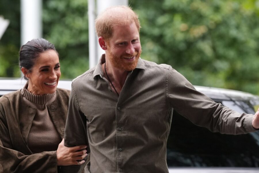 Visų akys nukrypo į Sasekso kunigaikštienę: stilingas chaki ir zomšos derinys užbūrė gerbėjus