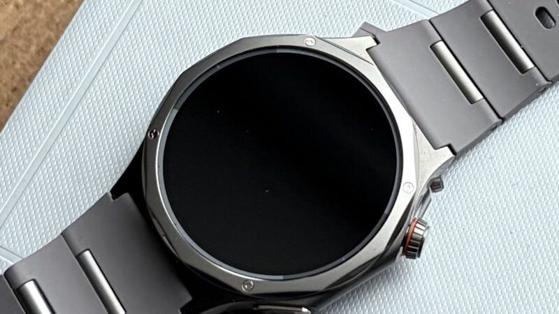 „Oppo Watch X3“ testas: atrodo puikiai, bet viena detalė gali sustabdyti pirkėjus