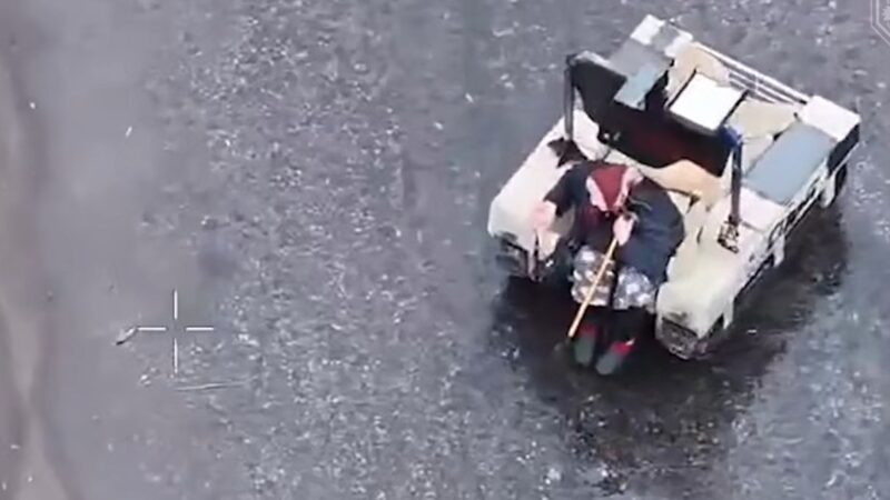 Neįtikėtina operacija fronte: robotas išgelbėjo 77-metę iš mirtinos zonos netoli Lymano
