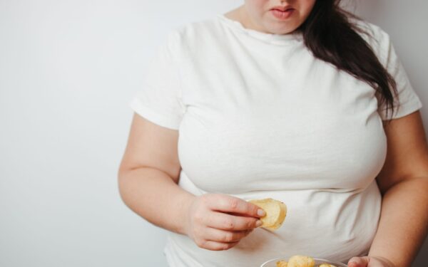 Vakarais norisi užkandžiauti? Šie 8 triukai padės atsisakyti įpročio be kančios