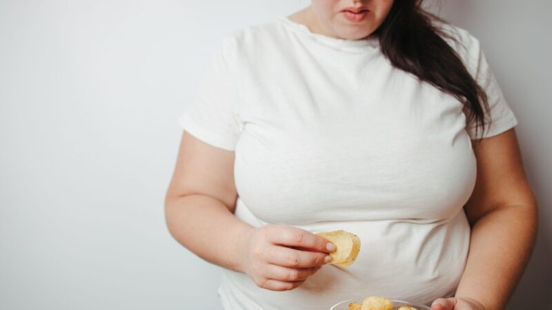 Vakarais norisi užkandžiauti? Šie 8 triukai padės atsisakyti įpročio be kančios