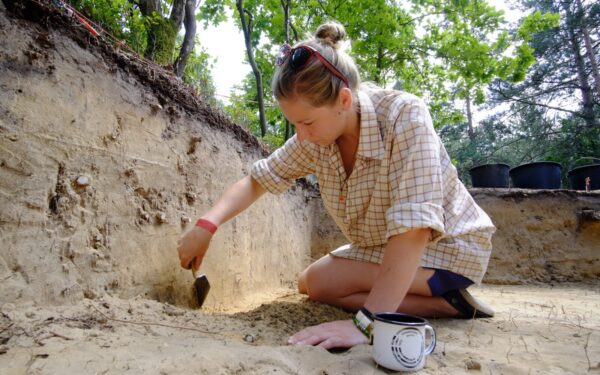 Radinys Lenkijoje nustebino visus: tiesiant greitkelį aptiktas neįtikėtinas lobynas