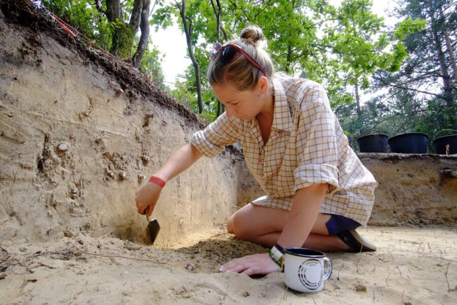 Radinys Lenkijoje nustebino visus: tiesiant greitkelį aptiktas neįtikėtinas lobynas