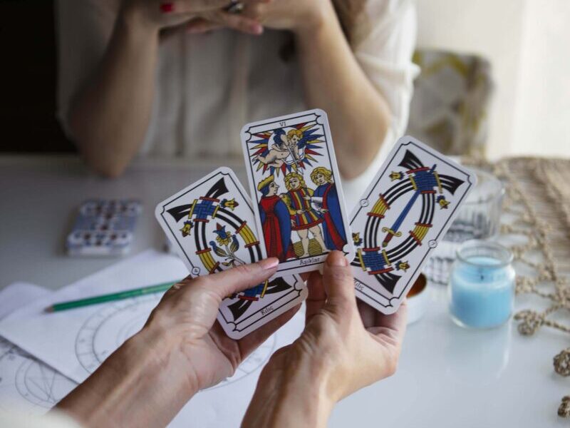 Dienos horoskopas šeštadieniui: kai kuriems Zodiako ženklams teks priimti finansinius sprendimus, kurie pakeis jų kryptį