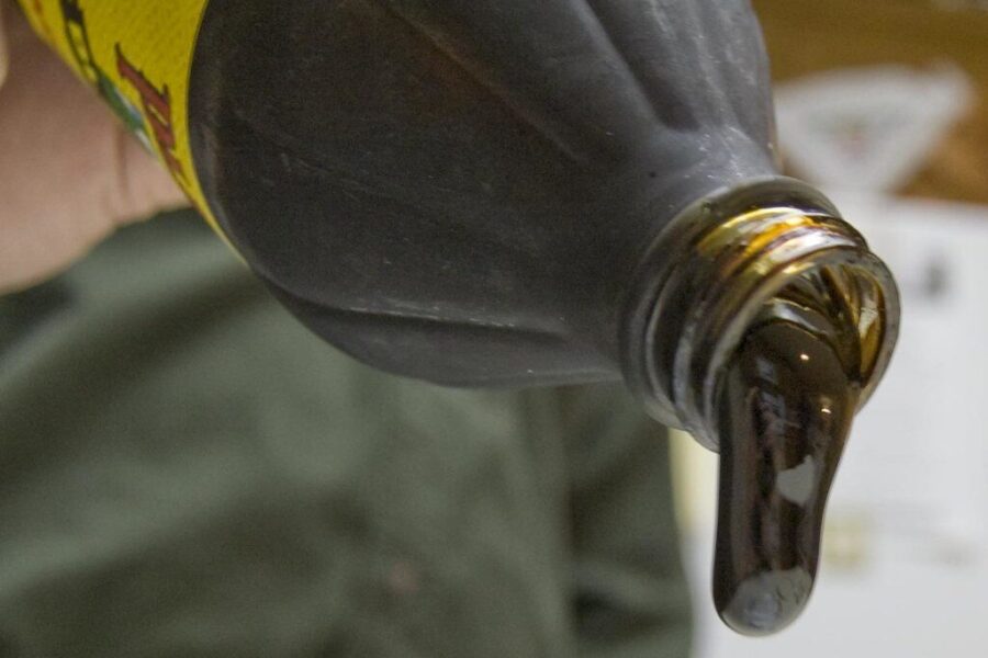 Mineralai, kalorijos ir nauda: sužinokite, ar melasa sveikesnė už cukrų ir koks jos poveikis organizmui