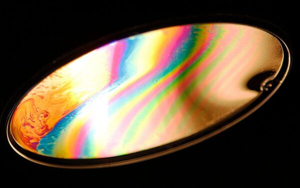 Dešimtmečius neišspręsta problema pagaliau įveikta: spalvų suvokimas turi naują paaiškinimą