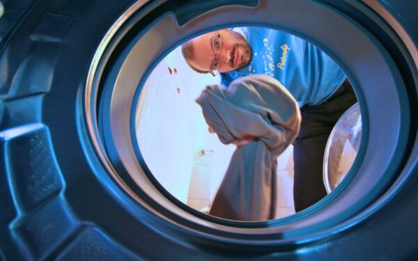 Soda, citrina ir kitos priemonės: veiksmingi ir lengvi būdai, kaip išvalyti įsisenėjusias dėmes ant drabužių