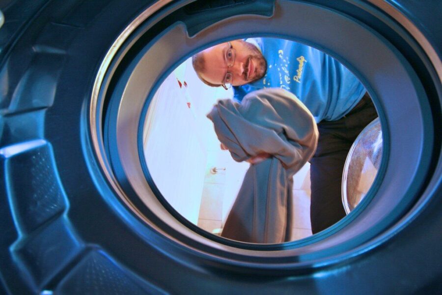 Soda, citrina ir kitos priemonės: veiksmingi ir lengvi būdai, kaip išvalyti įsisenėjusias dėmes ant drabužių