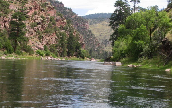 Upės, kuri kyla į kalnus fenomenas: naujas tyrimas keičia supratimą apie jos kilmę