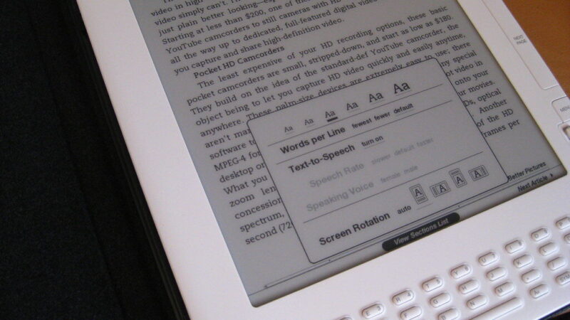 „Amazon“ sprendimas: seni „Kindle“ vis dar veiks, bet vartotojai nebegalės atsisiųsti knygų