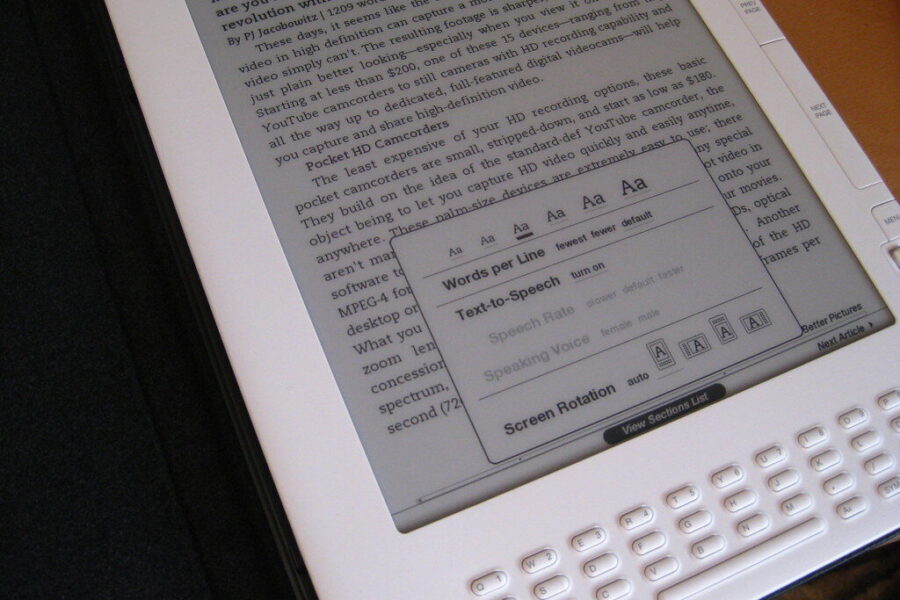 „Amazon“ sprendimas: seni „Kindle“ vis dar veiks, bet vartotojai nebegalės atsisiųsti knygų