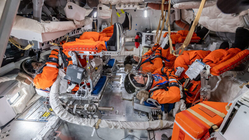 Dėmesys saugumui: „Artemis II“ astronautai dalijasi patirtimi prieš sudėtingą sugrįžimą į Žemę