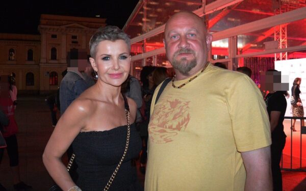 Elegantiškas ir praktiškas vasaros derinys: universalus kombinezonas kelionėms ir šventėms