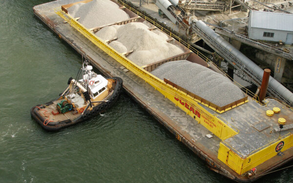 Mokslininkai kuria cementą iš vulkaninių uolienų: nauja formulė gali sumažinti emisijas iki 67 proc.