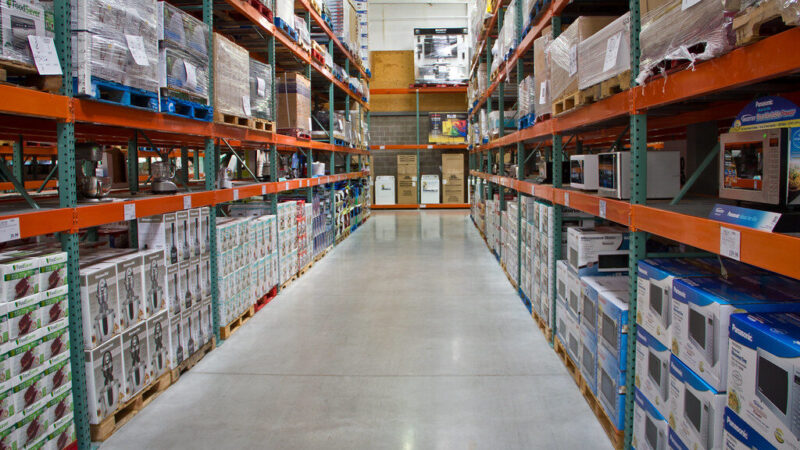 Absurdas be stabdžių: gavę pensijos pinigus lietuviai masiškai užplūdo parduotuves