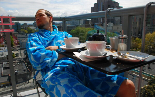 Mažas balkonas gali tapti mėgstamiausia vieta namuose: patarimai, kaip sukurti jaukią erdvę vasarai