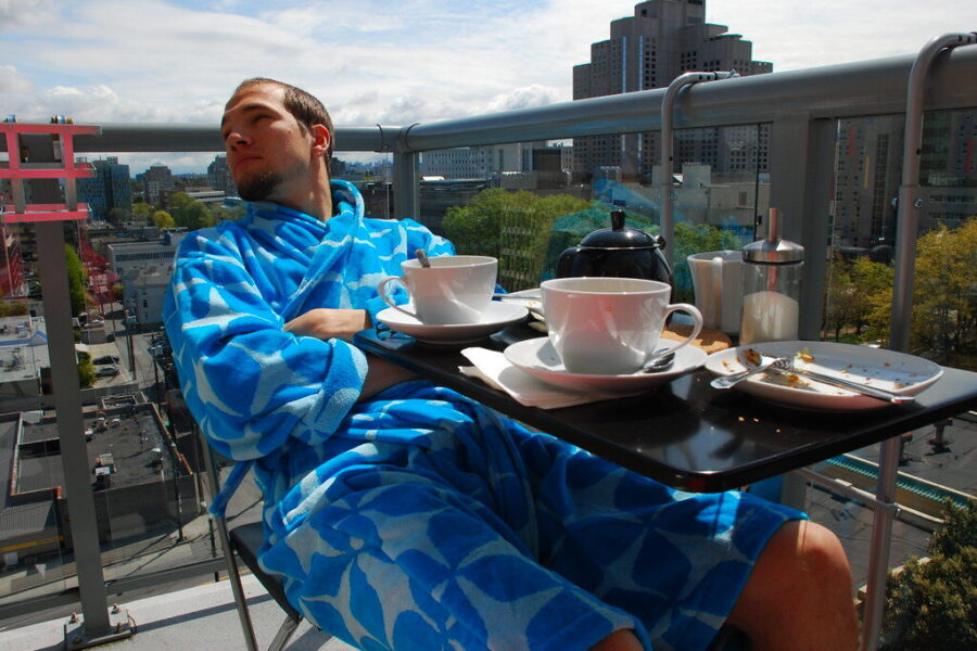 Mažas balkonas gali tapti mėgstamiausia vieta namuose: patarimai, kaip sukurti jaukią erdvę vasarai