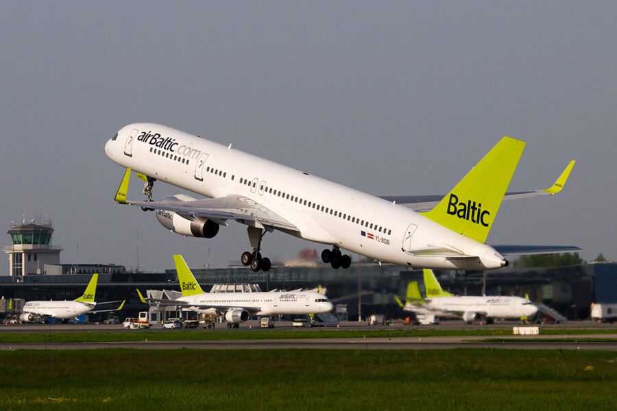 Kodėl prireikė skubaus posėdžio? Latvijos premjerė sušaukia ministrus dėl „airBaltic“ padėties