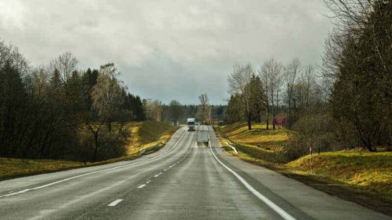 Dar vienas smūgis vairuotojams: kuro kainos kosminės, o horizonte laukia nauji mokesčiai