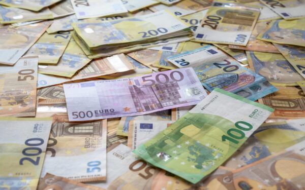 ES gali įvesti naują mokestį: skaičiuojama milijardinė nauda biudžetui