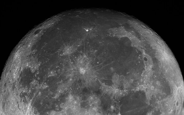 NASA nuotraukos: mokslininkai pirmą kartą palygino Mėnulio vaizdus prieš ir po smūgio