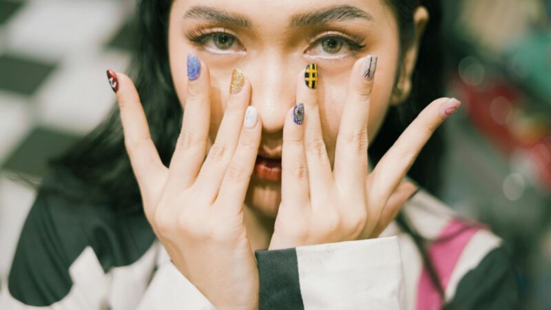 Šią vasarą viskas paprasčiau: šis manikiūras tinka viskam ir atrodo nepriekaištingai