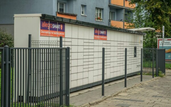 „Multibox“ paštomatuose: sužinokite, kaip „Allegro“ dar labiau supaprastina siuntų atsiėmimą