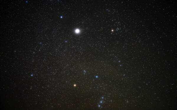 Uolinė planeta ten, kur jos neturėtų būti: sužinokite, kodėl ši sistema glumina mokslininkus