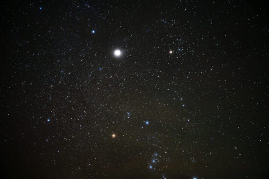 Uolinė planeta ten, kur jos neturėtų būti: sužinokite, kodėl ši sistema glumina mokslininkus