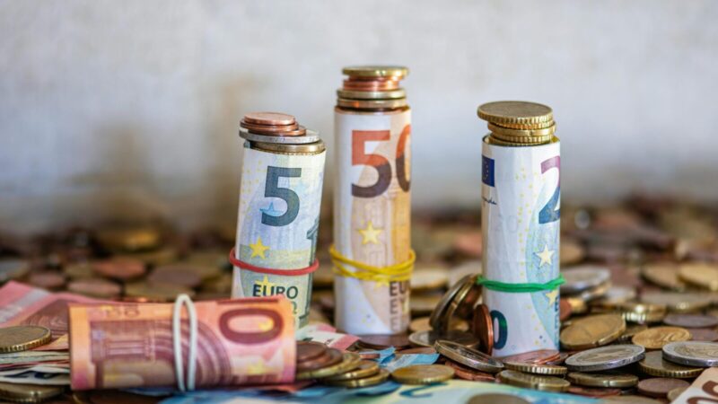 Turi pakankamai pinigų, bet vis tiek jautiesi neužtikrintas? Šis jausmas turi paaiškinimą