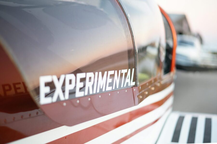 Dirbtinis intelektas ir aerodinamika susijungė: lėktuvai prisitaikys prie turbulencijos realiu laiku