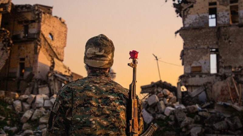 Nematomi ryšiai: kaip globalūs įvykiai tampa tavo kasdienybės dalimi