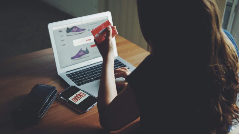 Nuo vasaros nauja realybė: net 1 euro prekė gali kainuoti keturis kartus daugiau